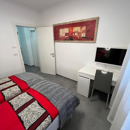 B&B Alessandro Private Room & Bathroom In Shared Apartment Арко Екстер'єр фото